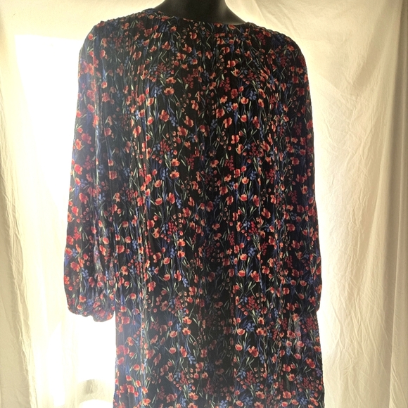Pretty Pleated Floral Shift Dress EUC ❤️ - Picture 7 of 7